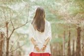 《狠心离开》(范美演唱)的文本歌词及LRC歌词