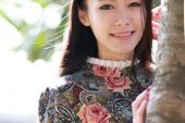 《最美的红颜》(崔伟立演唱)的文本歌词及LRC歌词