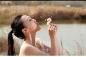 《水色姑娘》(周怡然演唱)的文本歌词及LRC歌词
