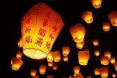 《天灯》(杨宗纬演唱)的文本歌词及LRC歌词