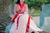 《如梦霓裳 · 汉服》(T&T演唱)的文本歌词及LRC歌词