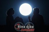 《月亮下面说出我爱你》(东方依依演唱)的文本歌词及LRC歌词