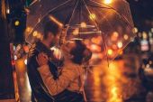 《爱情的雨季》(冯千芮演唱)的文本歌词及LRC歌词