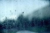 《下雨的星期天》(彩贝与海演唱)的文本歌词及LRC歌词