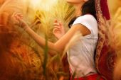 《草原妹妹》(乌兰图雅演唱)的文本歌词及LRC歌词