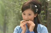 《勉强爱过》(刘子昂演唱)的文本歌词及LRC歌词