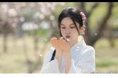 《一个女人》(天籁天演唱)的文本歌词及LRC歌词