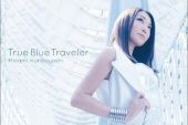 《True Blue Traveler》(栗林みな実演唱)的文本歌词及LRC歌词