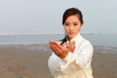 《咏春》(覃沐曦演唱)的文本歌词及LRC歌词