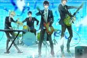 《SPLASH FREE (TVサイズ)》(STYLE,FIVE演唱)的文本歌词及LRC歌词