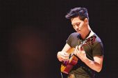 《Journey (feat.Jake Shimabukuro)》(MiChi演唱)的文本歌词及LRC歌词