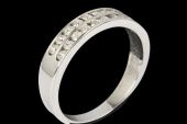 《SMALL DIAMOND RING》(石井竜也演唱)的文本歌词及LRC歌词