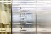 《半透明的墙》(王萌演唱)的文本歌词及LRC歌词
