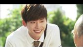 《爱上你的笑容》(任岩演唱)的文本歌词及LRC歌词