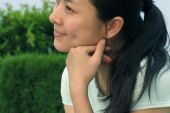 《望着天空的女孩》(邓丽君演唱)的文本歌词及LRC歌词
