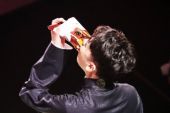 《爱得像个小朋友(快版)》(庄心妍演唱)的文本歌词及LRC歌词