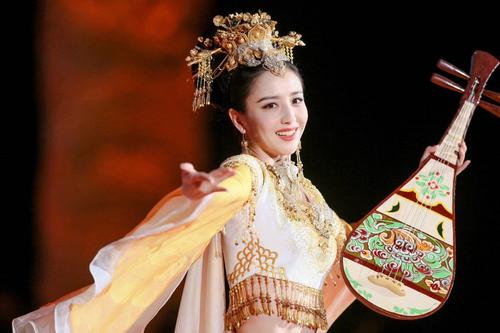《画中仙》LRC歌词 《画中仙》(萌萌哒天团)歌词555uuu下载