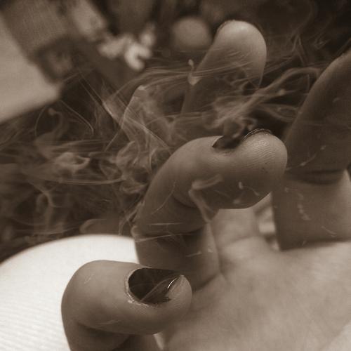 《伤的都是有情人》LRC歌词 《伤的都是有情人》(阿妮桑)歌词555uuu下载