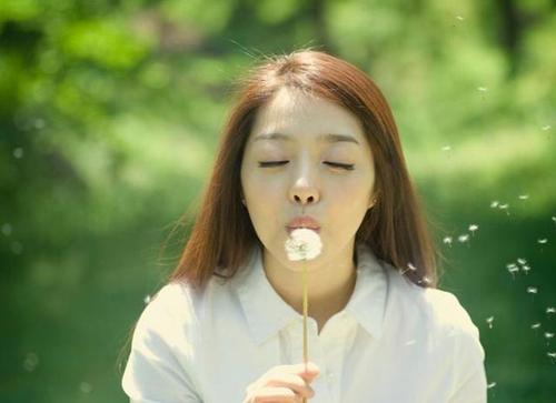 《恋人的目光》LRC歌词 《恋人的目光》(谢悦)歌词555uuu下载
