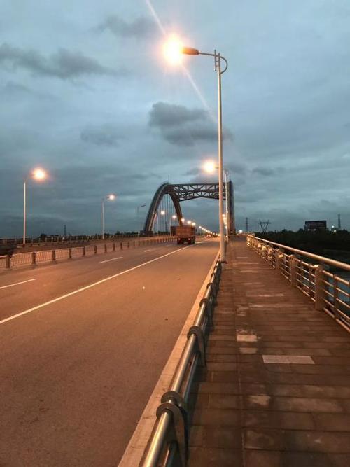 《离开伤心的地方》LRC歌词 《离开伤心的地方》(欢,子)歌词555uuu下载