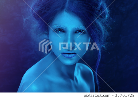 《Frost Blue》LRC歌词 《Frost Blue》(微胖女神)歌词555uuu下载