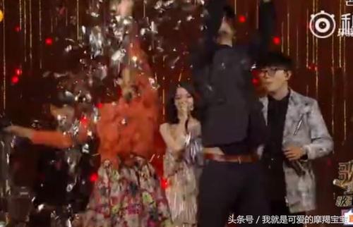 《花房姑娘+We Are The Champions (Live)》LRC歌词 《花房姑娘+We Are The Champions (Live)》(张韶涵/毛不易)歌词555uuu下载