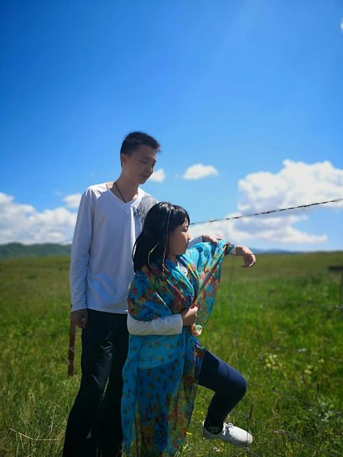 《草原上的哥哥》LRC歌词 《草原上的哥哥》(琪琪格)歌词555uuu下载