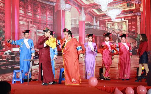 《新凯是个大舞台》LRC歌词 《新凯是个大舞台》(望海高歌)歌词555uuu下载