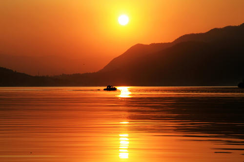 《都在夕阳里》LRC歌词 《都在夕阳里》(朱晓琳)歌词555uuu下载