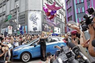 《不解释的亲吻》LRC歌词 《不解释的亲吻》(萧亚轩)歌词555uuu下载