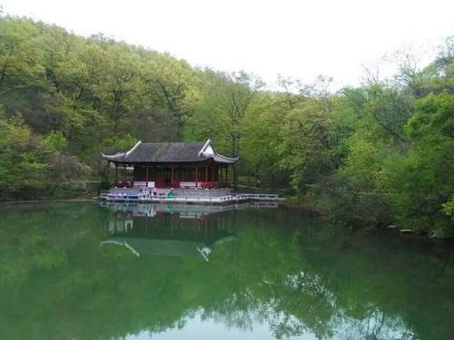 《山水深处》LRC歌词 《山水深处》(屠洪刚)歌词555uuu下载