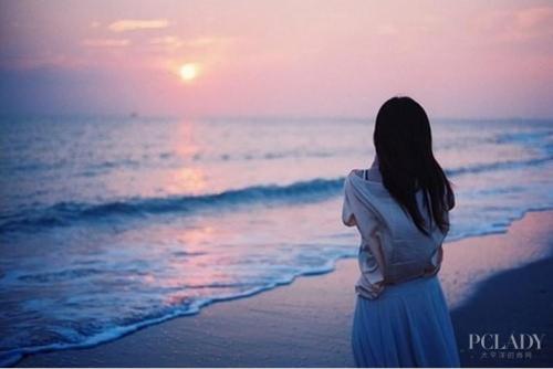 《在海边》LRC歌词 《在海边》(美廷)歌词555uuu下载