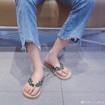 《多此一爱》LRC歌词 《多此一爱》(胜屿)歌词555uuu下载