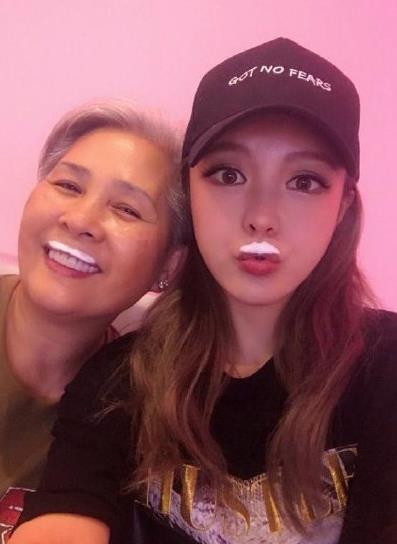 《我的妈妈》LRC歌词 《我的妈妈》(王佳钰)歌词555uuu下载
