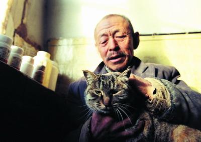 《空巢老妈妈》LRC歌词 《空巢老妈妈》(王爱华)歌词555uuu下载