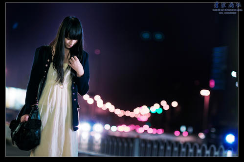 《夜雾下的姑娘》LRC歌词 《夜雾下的姑娘》(邓丽君)歌词555uuu下载