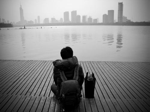 《两个人的生活一个人过》LRC歌词 《两个人的生活一个人过》(李松)歌词555uuu下载