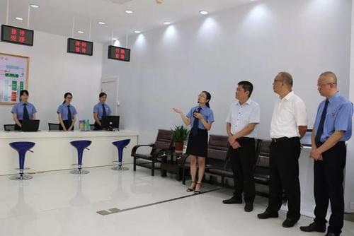 《平安之花开满瓷都城》LRC歌词 《平安之花开满瓷都城》(曾晓忠)歌词555uuu下载
