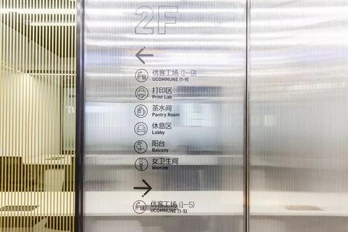 《半透明的墙》LRC歌词 《半透明的墙》(王萌)歌词555uuu下载