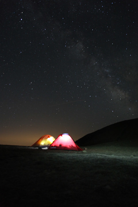 《流星语夜人》LRC歌词 《流星语夜人》(Heyo/潘伯仲)歌词555uuu下载