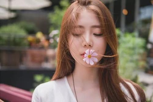 《心疼你这样的女人》LRC歌词 《心疼你这样的女人》(牧仁)歌词555uuu下载
