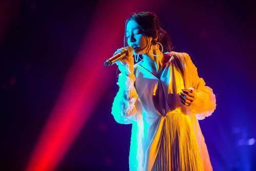 《情人流浪记(Live)》LRC歌词 《情人流浪记(Live)》(张韶涵)歌词555uuu下载