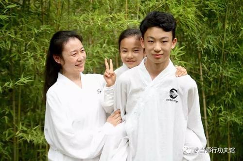 《返红尘》LRC歌词 《返红尘》(望海高歌)歌词555uuu下载
