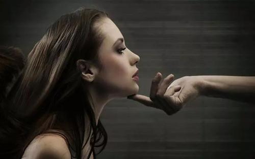 《男人的心 女人的酒》(嚎嚎)歌词555uuu下载