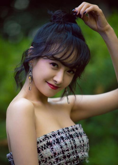 《大美妞》LRC歌词 《大美妞》(大哲&帅霖)歌词555uuu下载