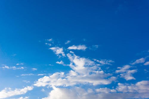 《蓝蓝的天空》LRC歌词 《蓝蓝的天空》(吴贵平)歌词555uuu下载