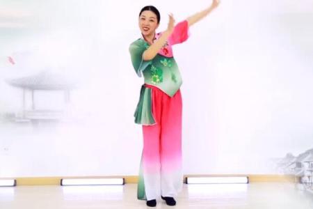《幸福小城》LRC歌词 《幸福小城》(正月十五)歌词555uuu下载