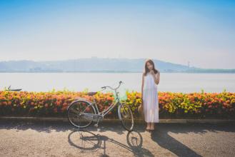 《爱情是青春的旅行》LRC歌词 《爱情是青春的旅行》(郁可唯)歌词555uuu下载