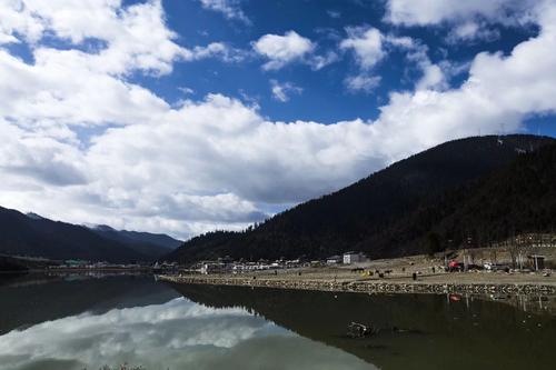 《鲁朗梦中的天堂》LRC歌词 《鲁朗梦中的天堂》(次仁央宗)歌词555uuu下载