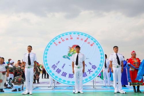 《情醉那达慕》LRC歌词 《情醉那达慕》(魏君华)歌词555uuu下载